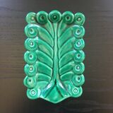 Stylized leaf pocket emptier