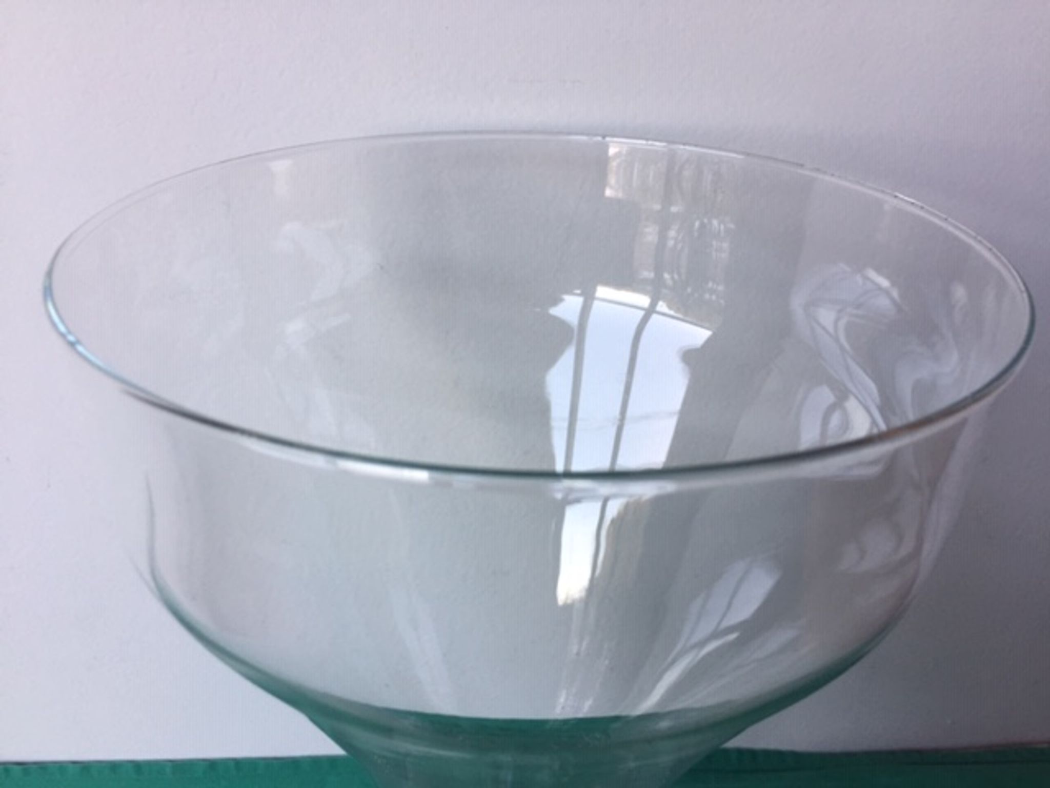 Piedouche glass vase