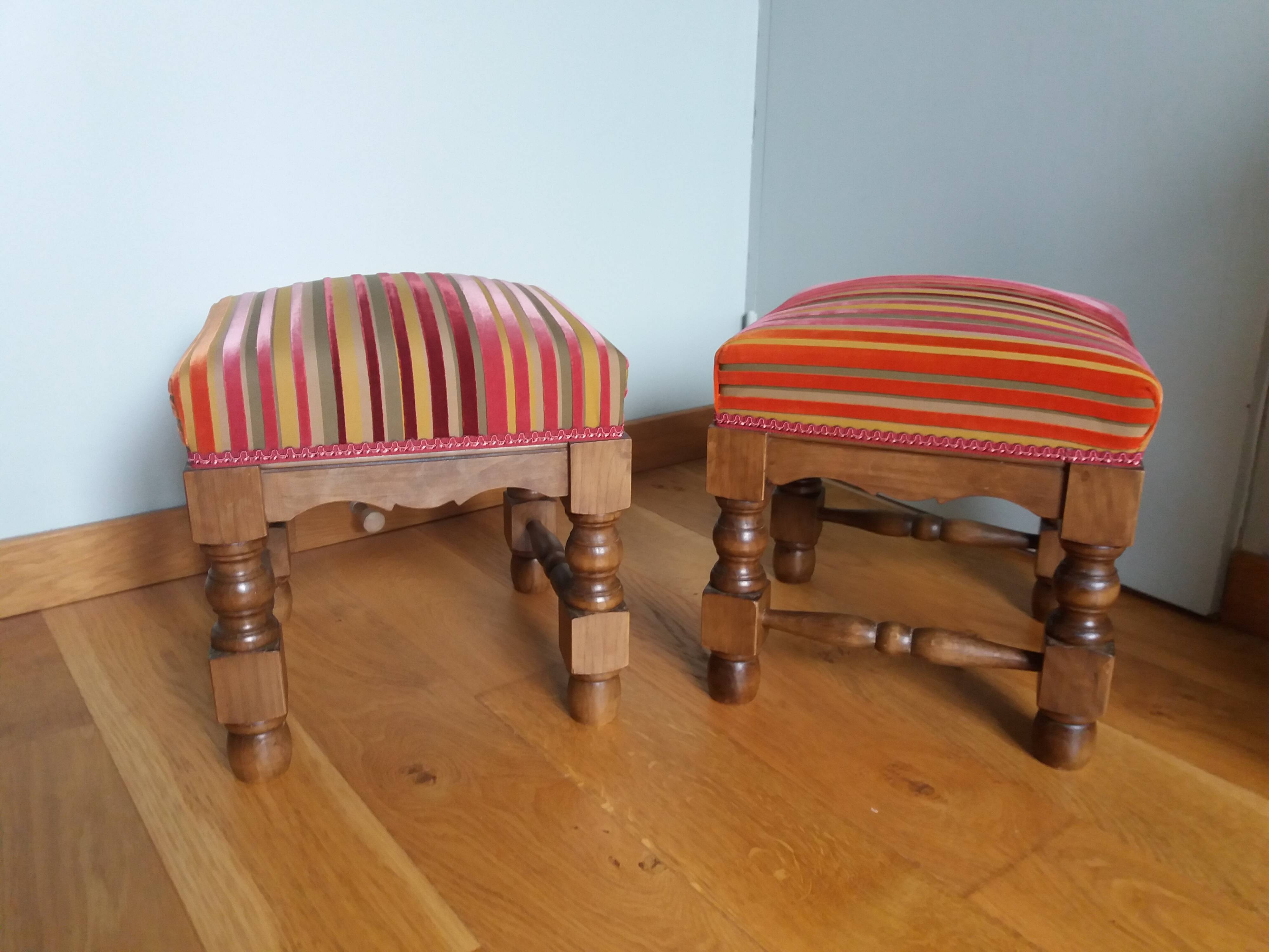 Velvet fabric footrest