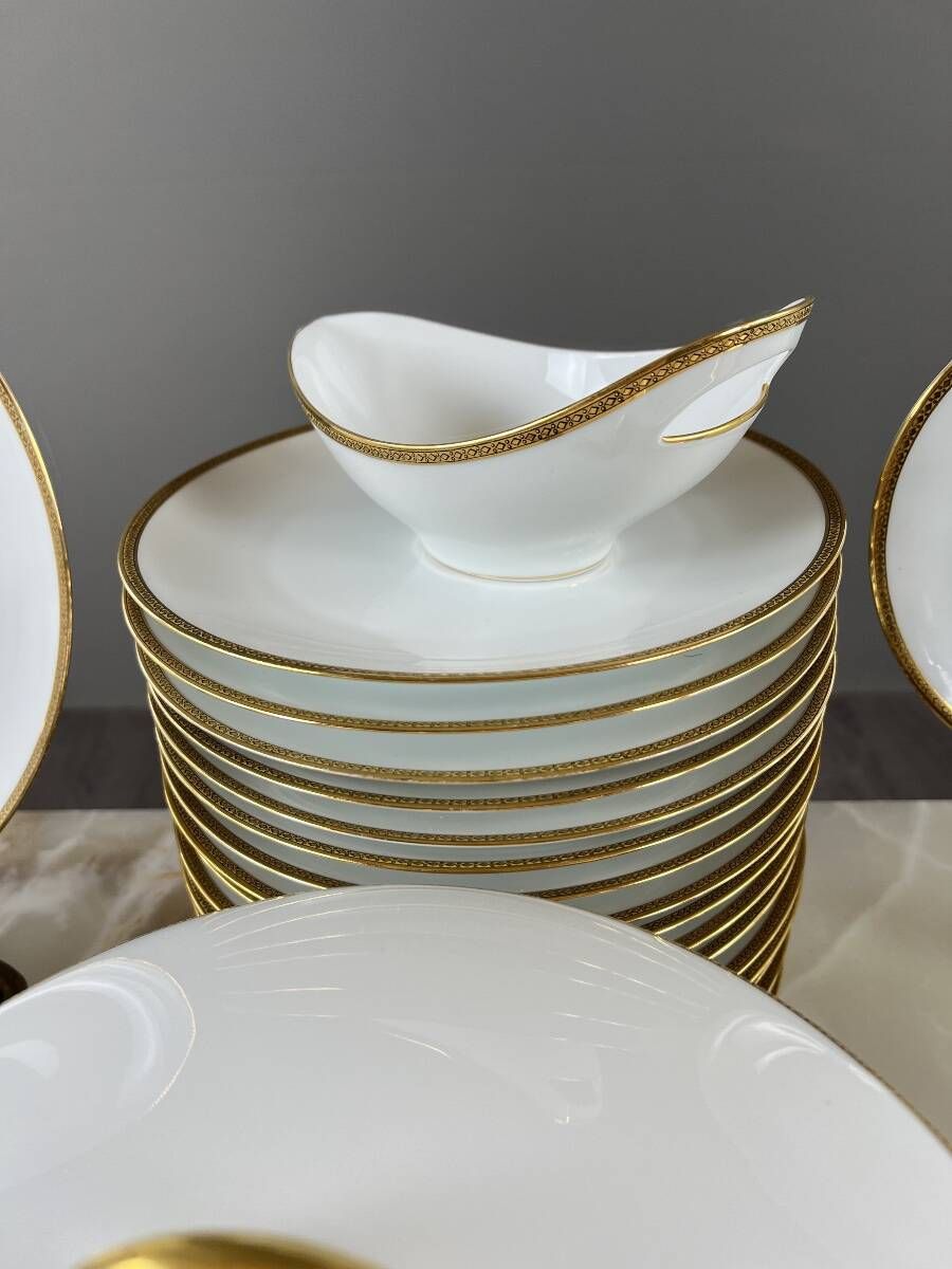45-piece table service in Limoges porcelain, 20th century