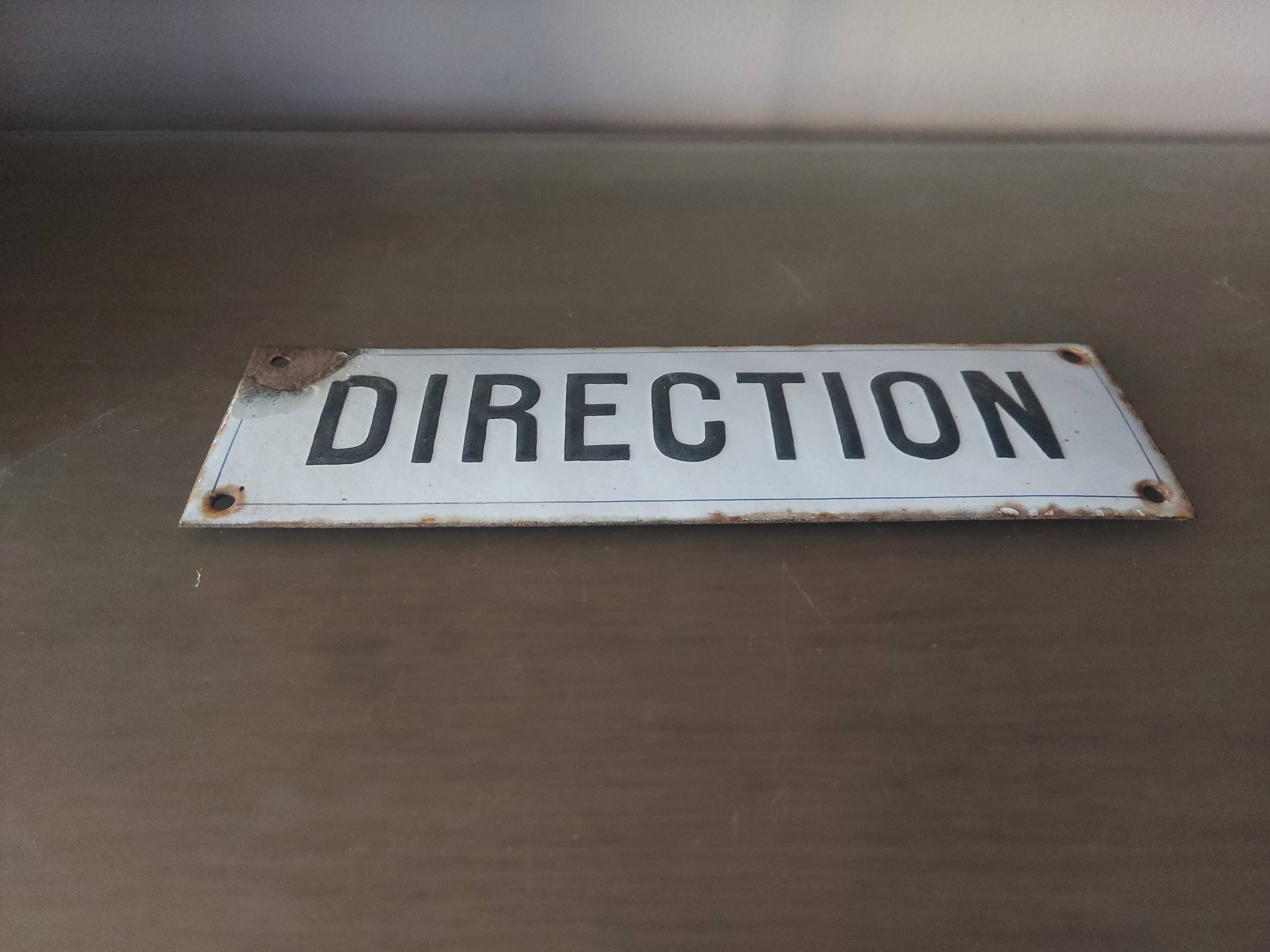 Curved enamel plate direction