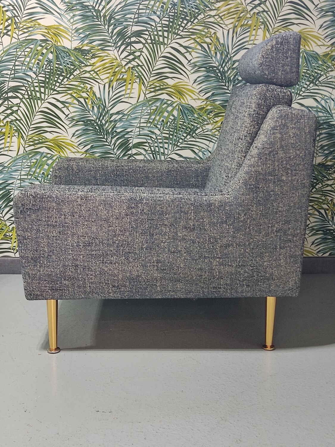 Airborne sofa and armchair