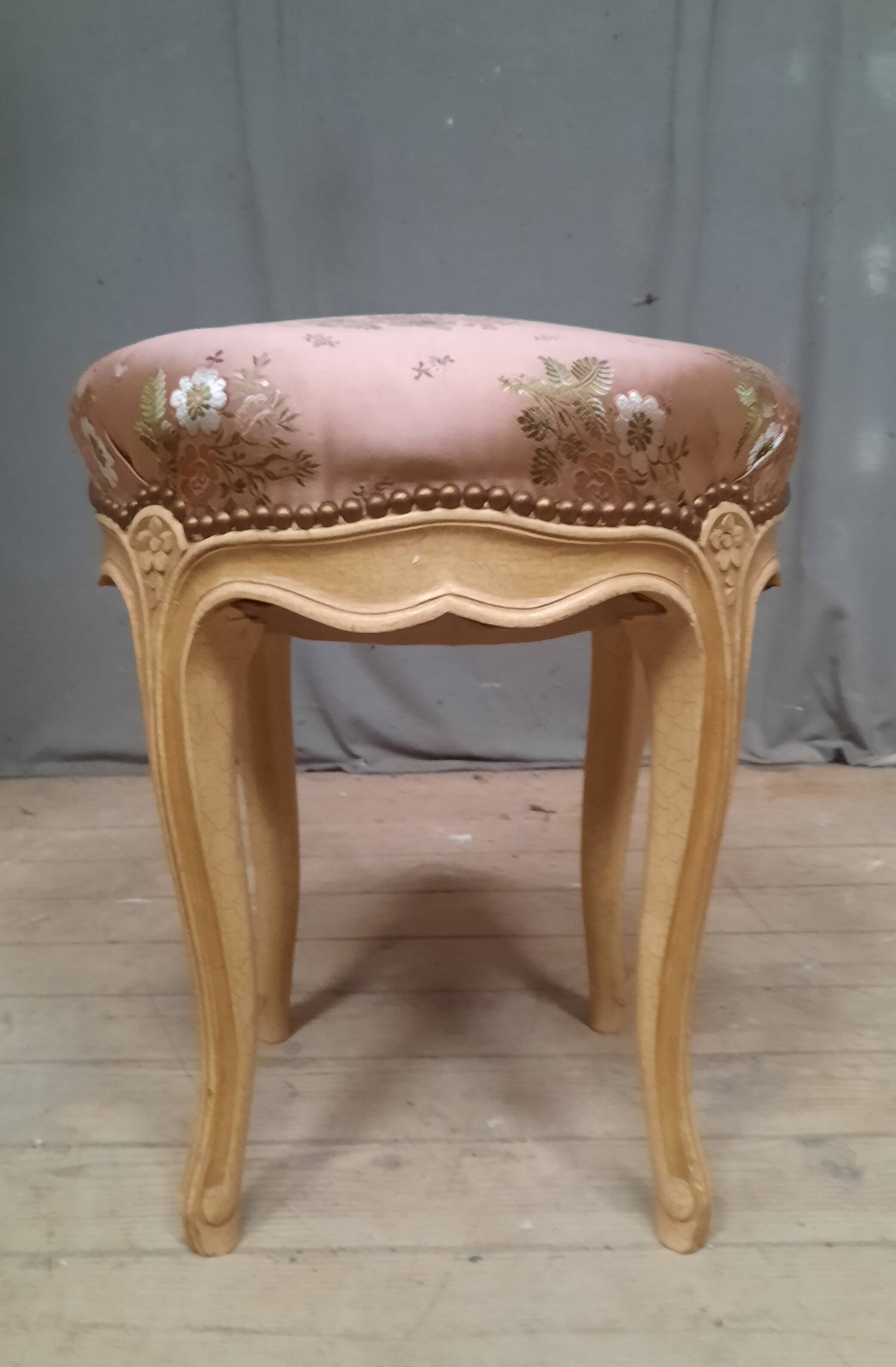 Louis XV style lacquered pouf