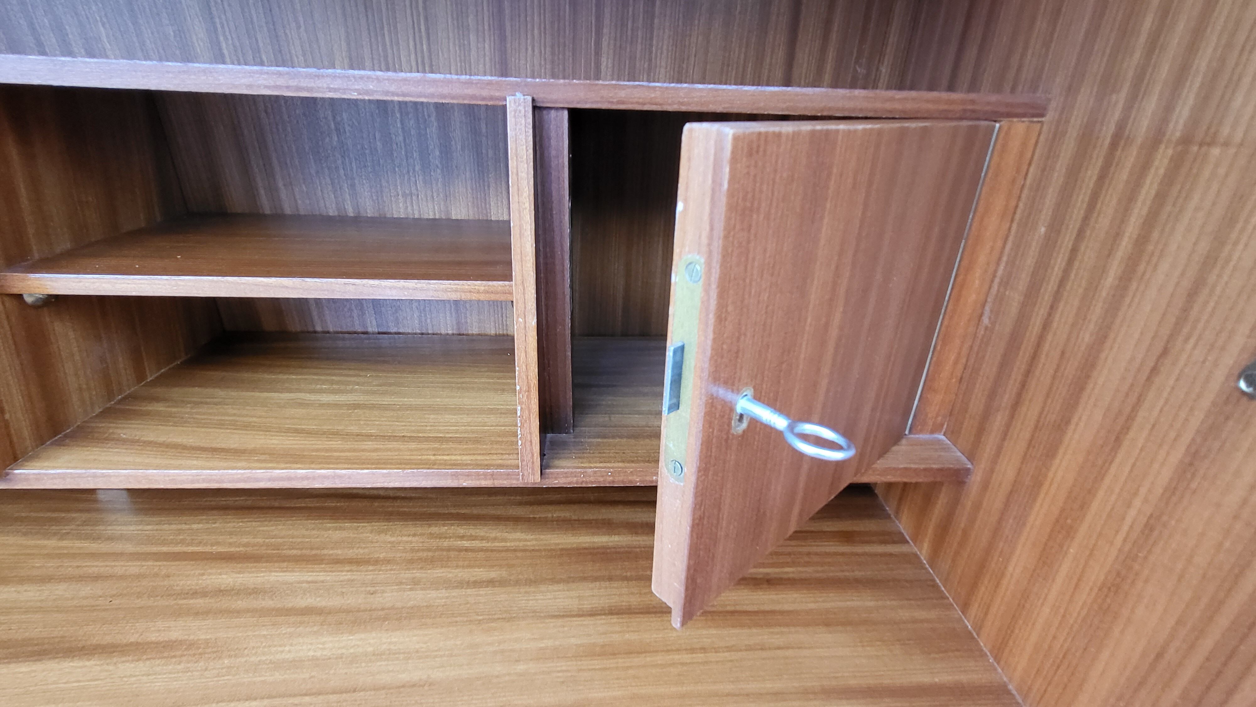 Cabinet with Secretary