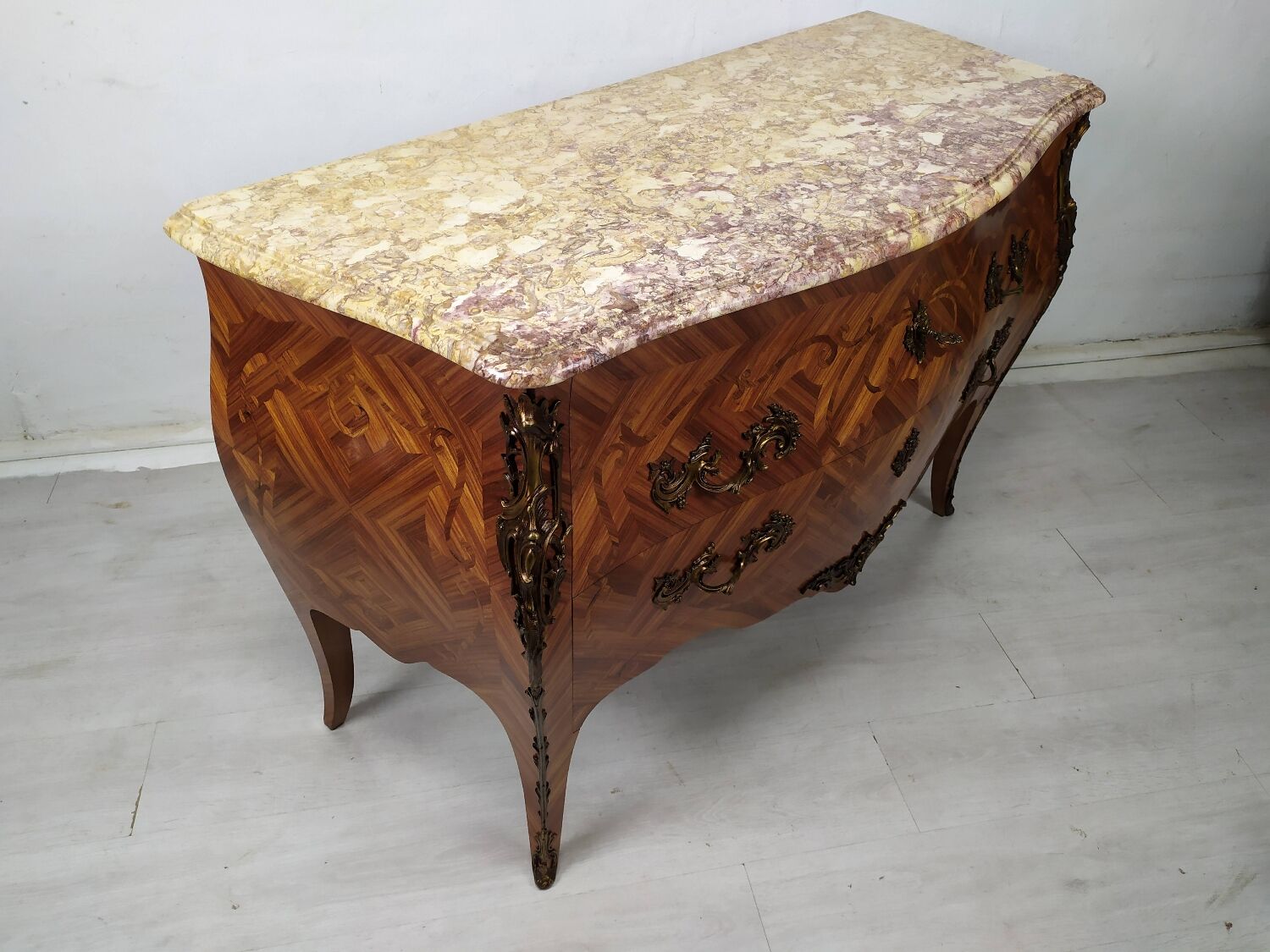 Commode Louis XV galbé