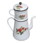 Cafetière, en fer emaillee a motifs de roses rouges et fleurs blanches, avec filtre, ancienne