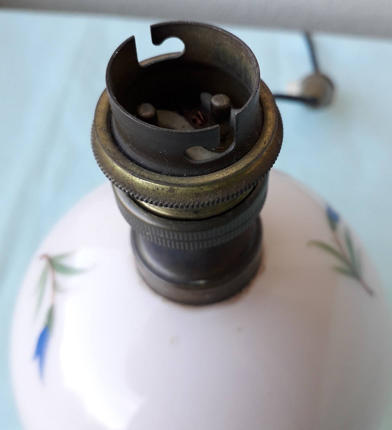 Lamp base in pink opaline.