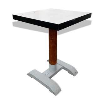 Bistro table in aluminum formica and wood