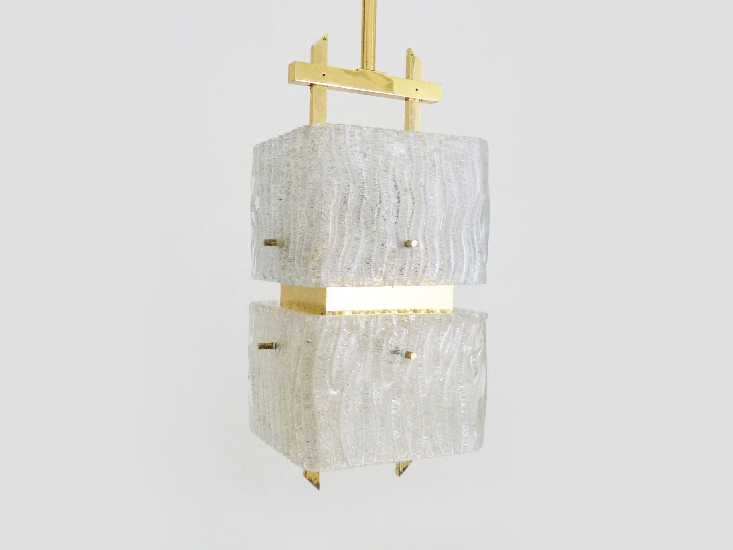 Lustre en laiton et verre moderniste Maison Arlus France des années 1950
