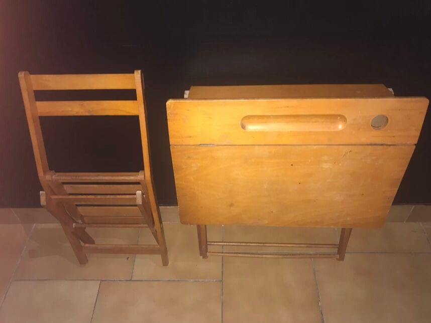 Foldable children's desk