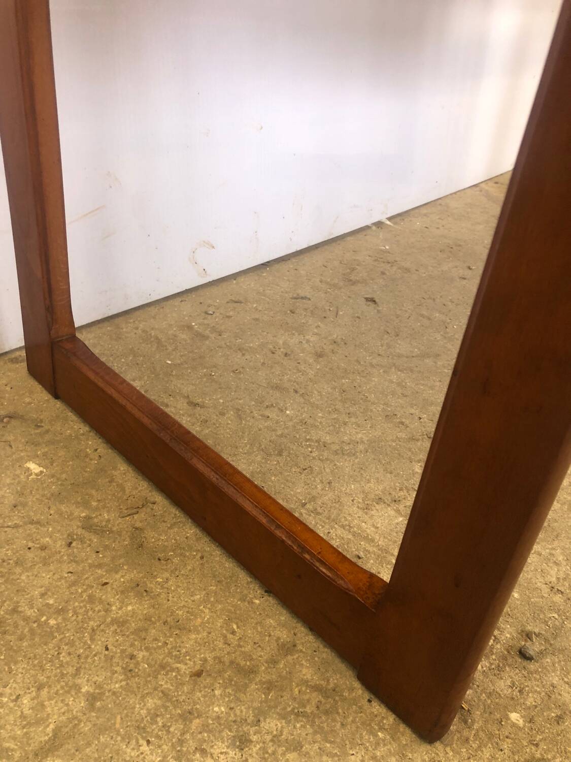 Scandinavian sled base desk