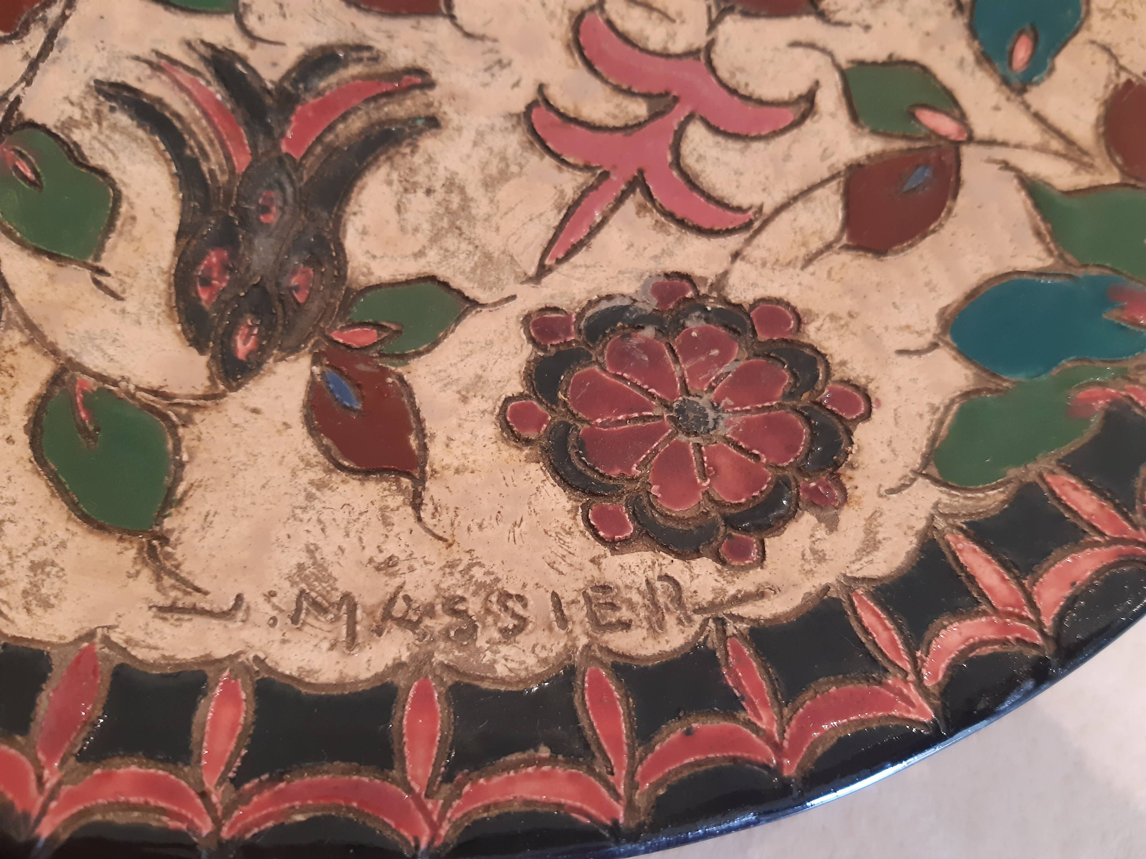 Flat plate by Jérôme Massier, from Vallauris, cracked. Decoration in slight relief.