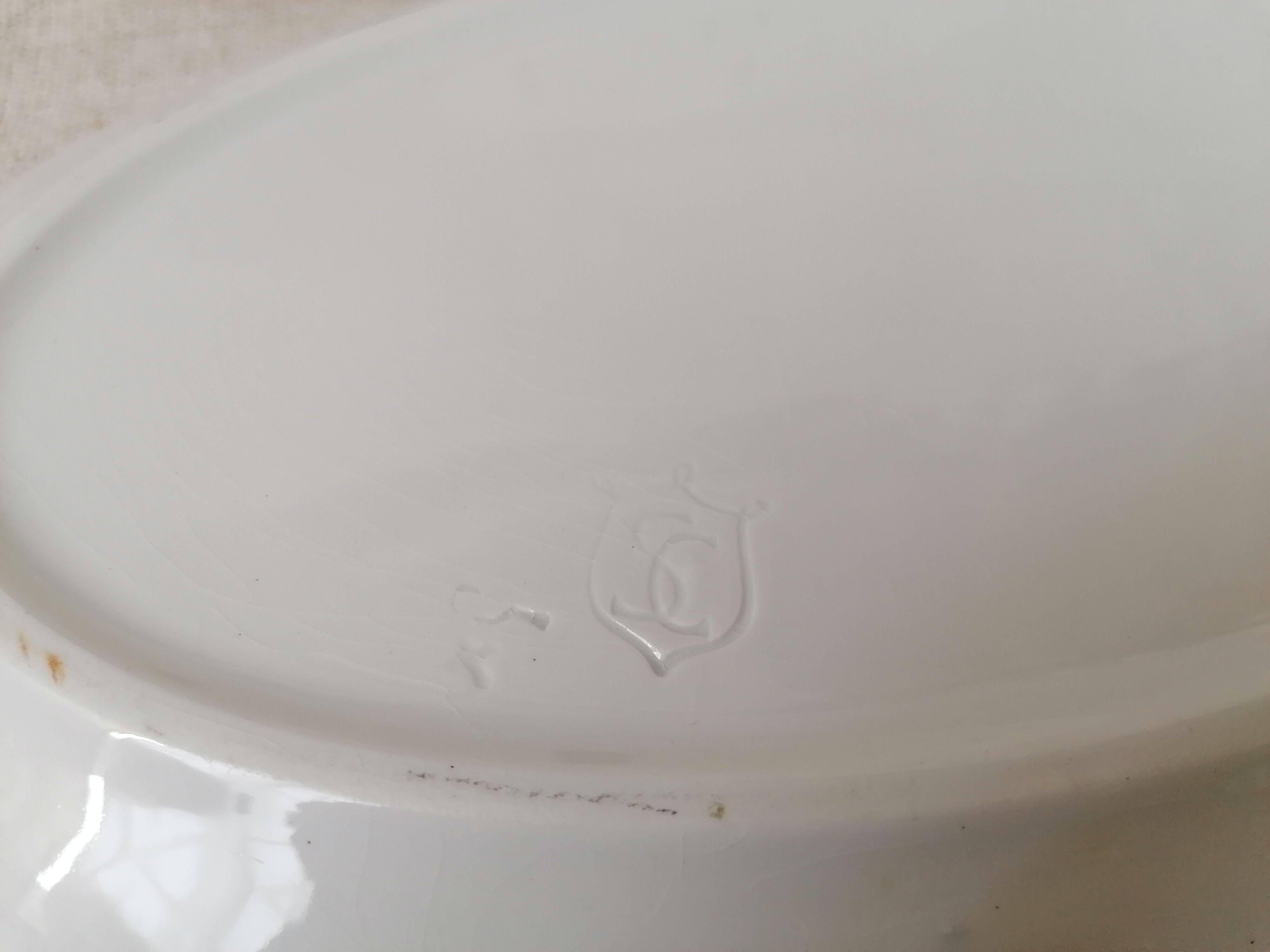 Flat and its earthenware drain Société Céramique Maastricht