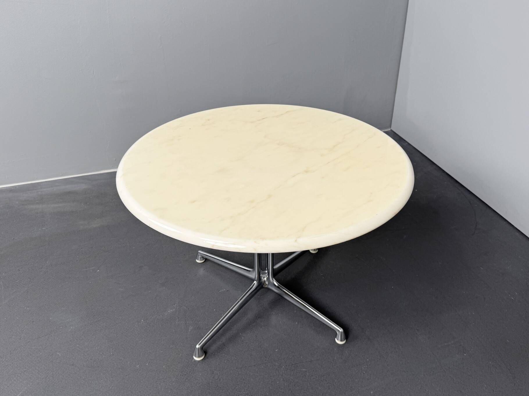 Table basse/table d'appoint La Fonda, en marbre, par Charles et Ray Eames pour Herman Miller, Allemagne, années 1970.