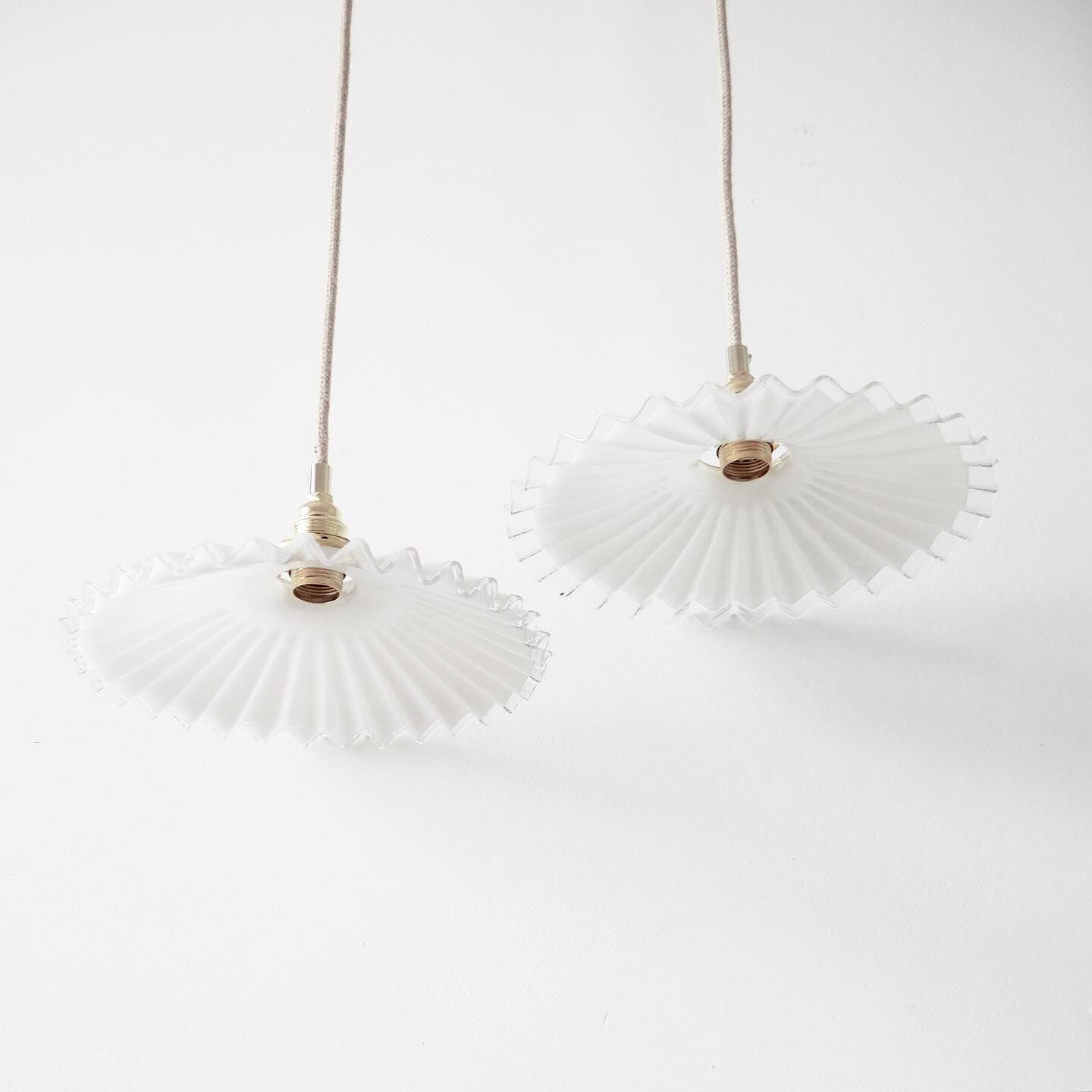 Suspension en opaline dentelée