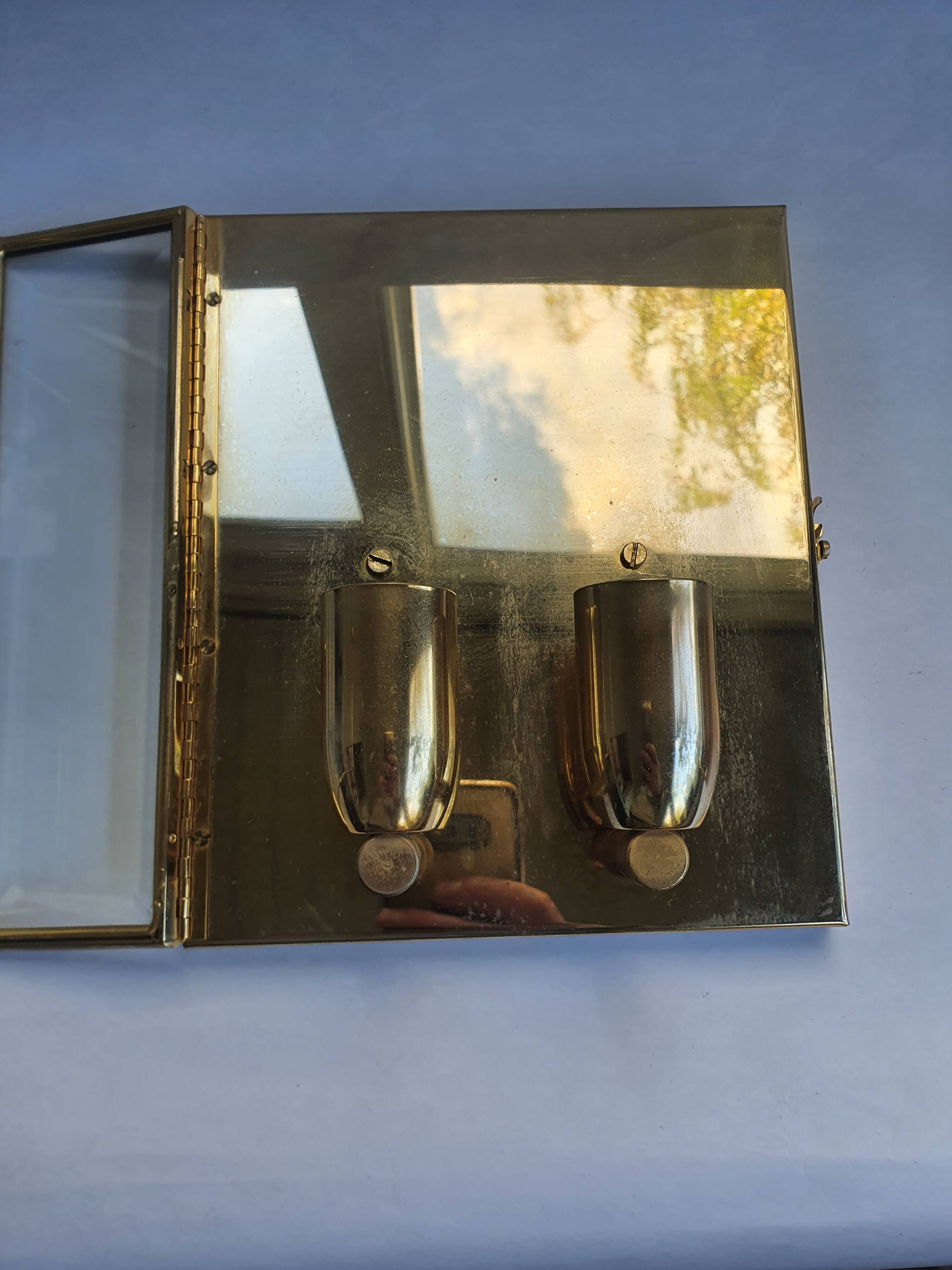 Pair of wall sconces in gold-plated brass with bevelled glass, Italian.