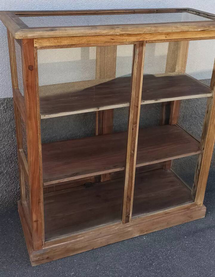 Antique wooden display cabinet with 2 doors