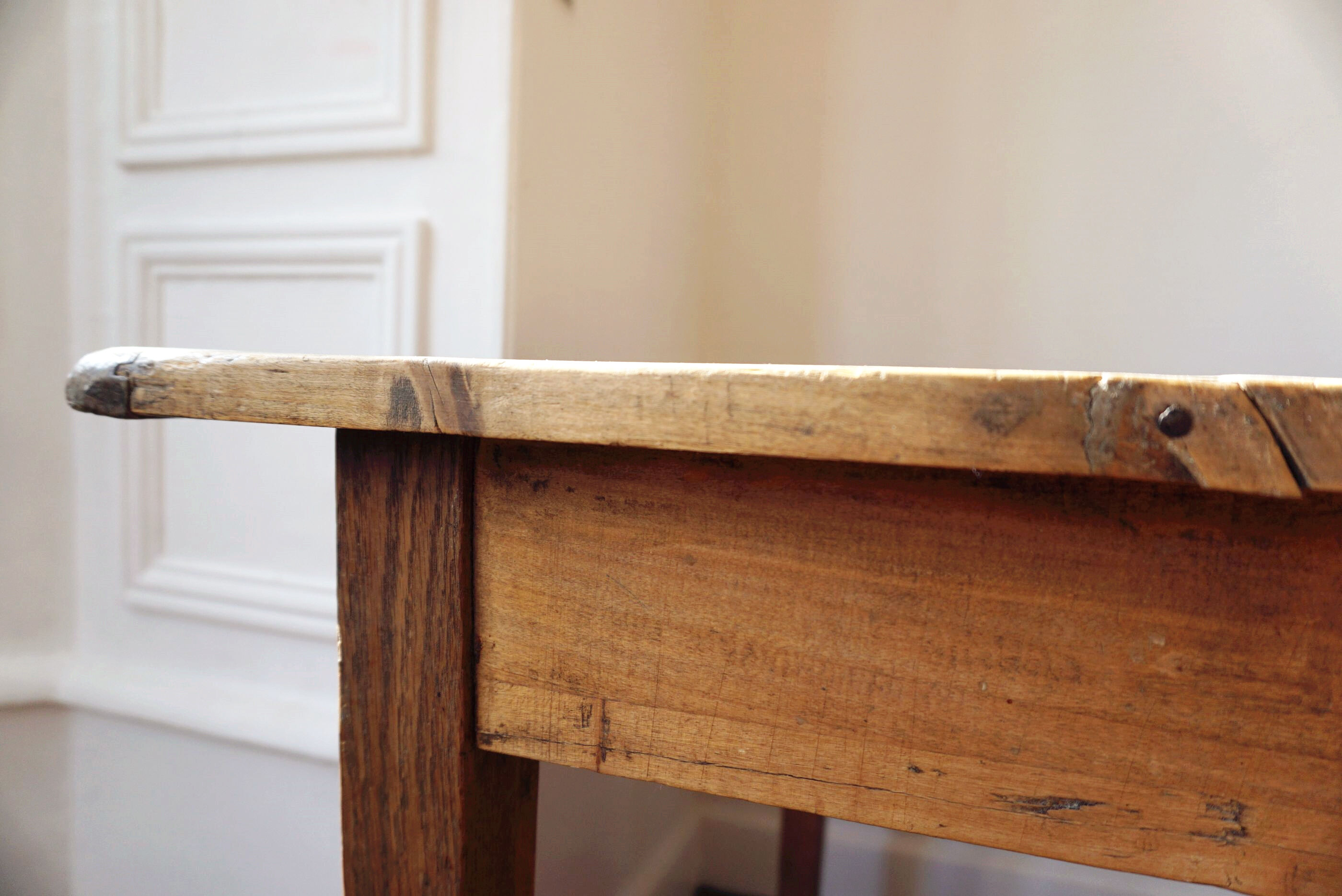 Farmhouse table with drawer