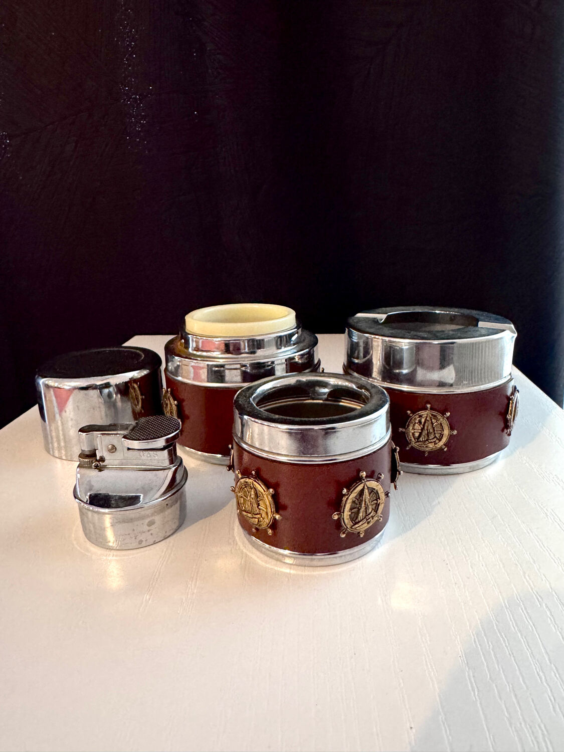 Vintage table set: lighter + marine-themed pots – retro style