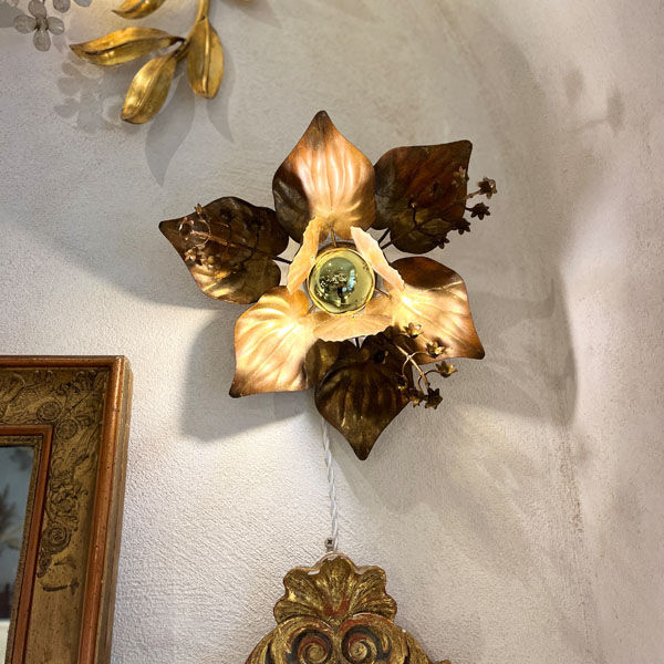 Copper and golden metal flower wall lamp
