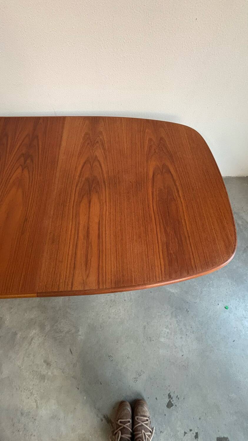 Vintage Skovby extendable oval table teak
