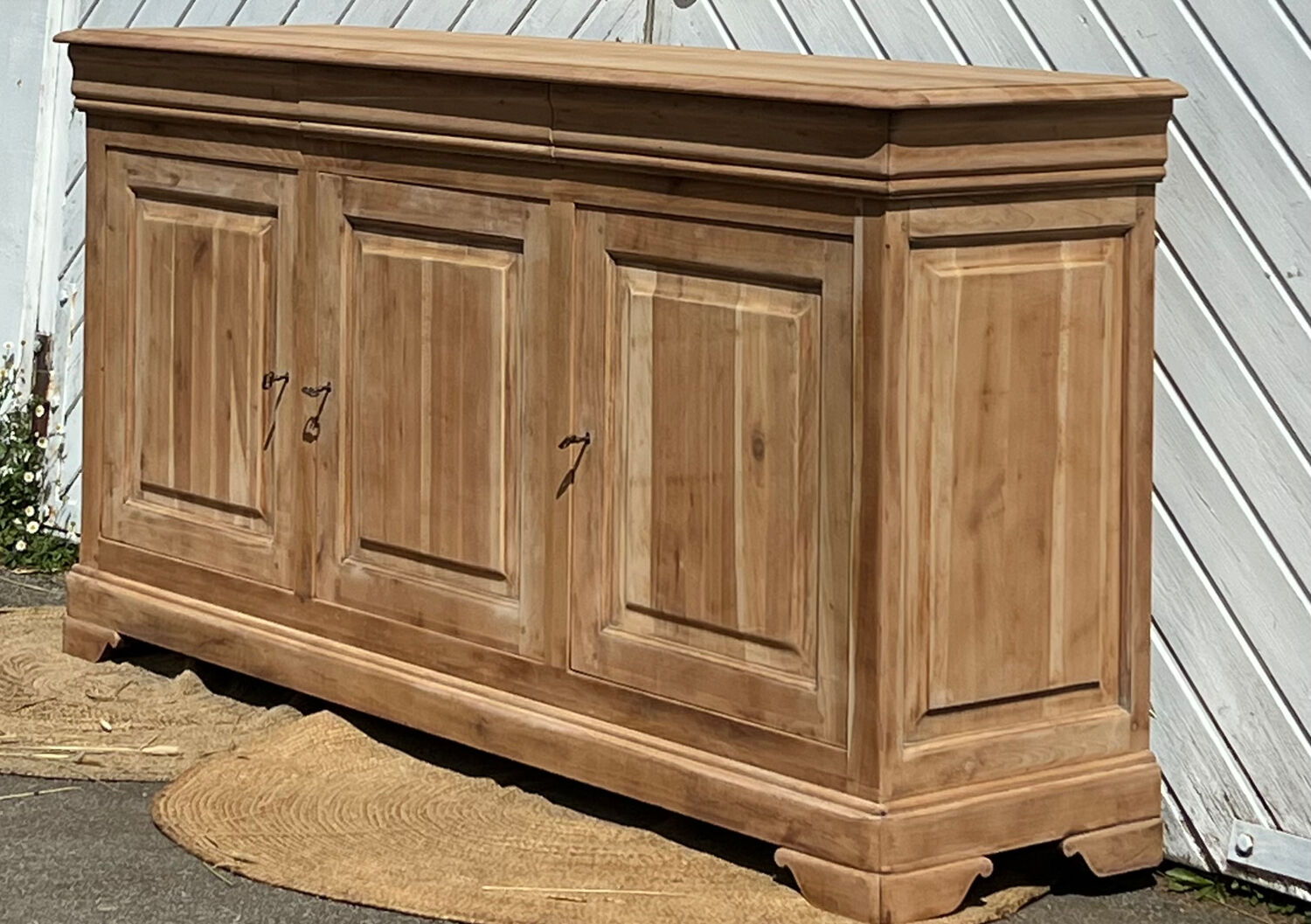 Enfilade / antique buffet in solid raw wood with 3 drawers.
