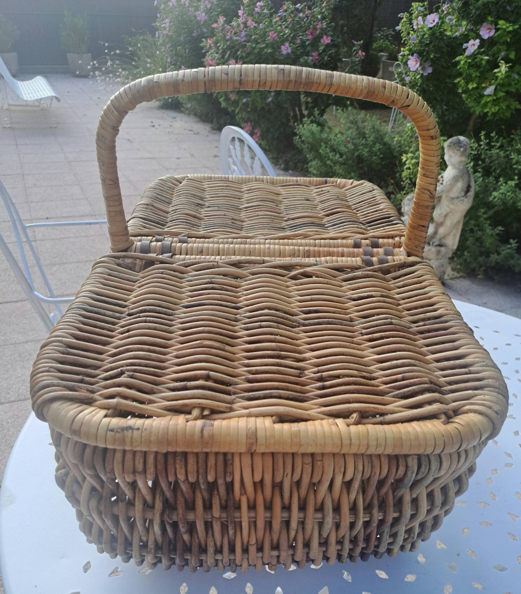 Wicker picnic basket