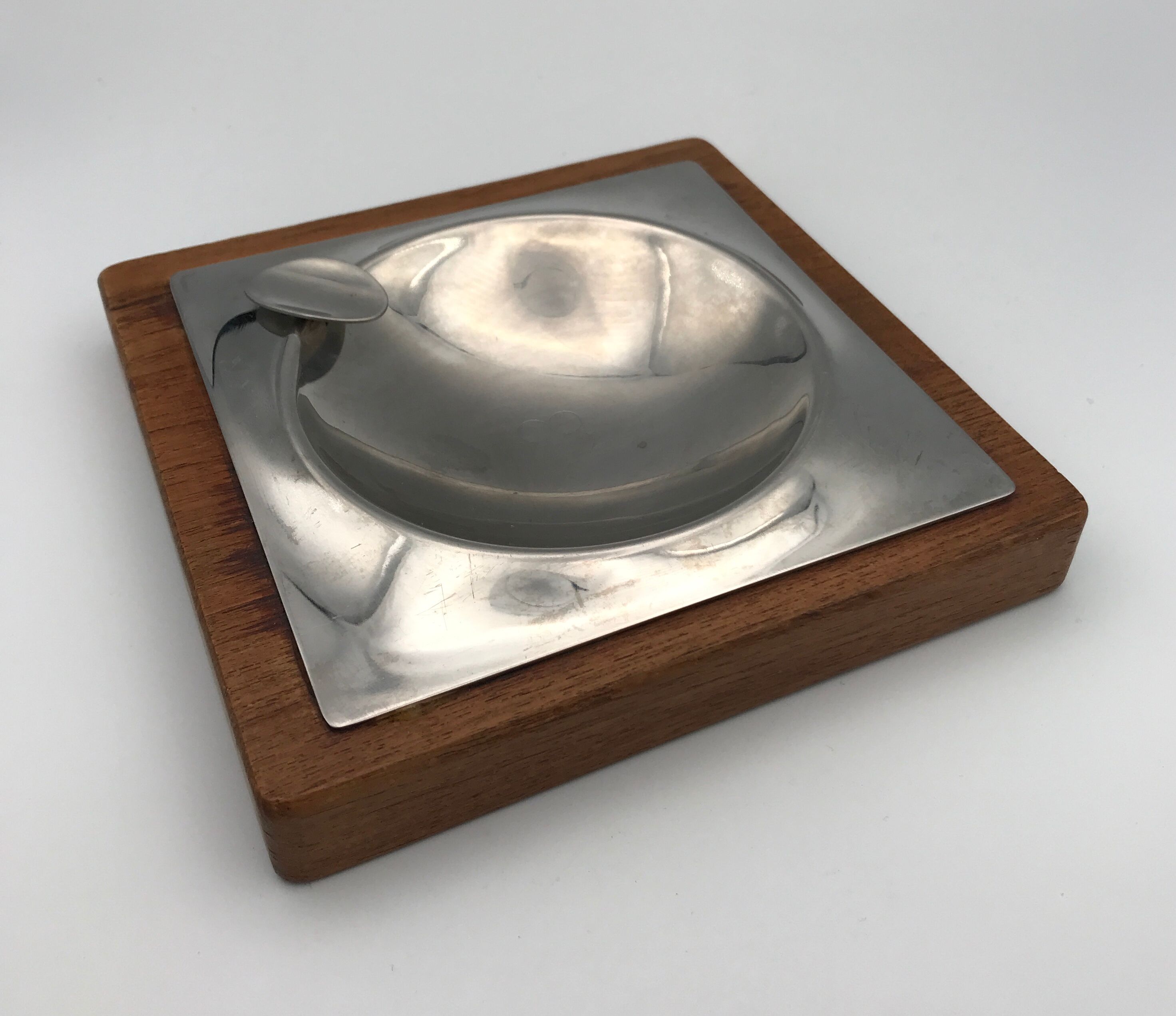 Cendrier design moderniste en bois et métal inox 16 x 16 cm