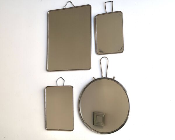 Lot de quatre miroirs de barbier rectangulaires et rond, années 50