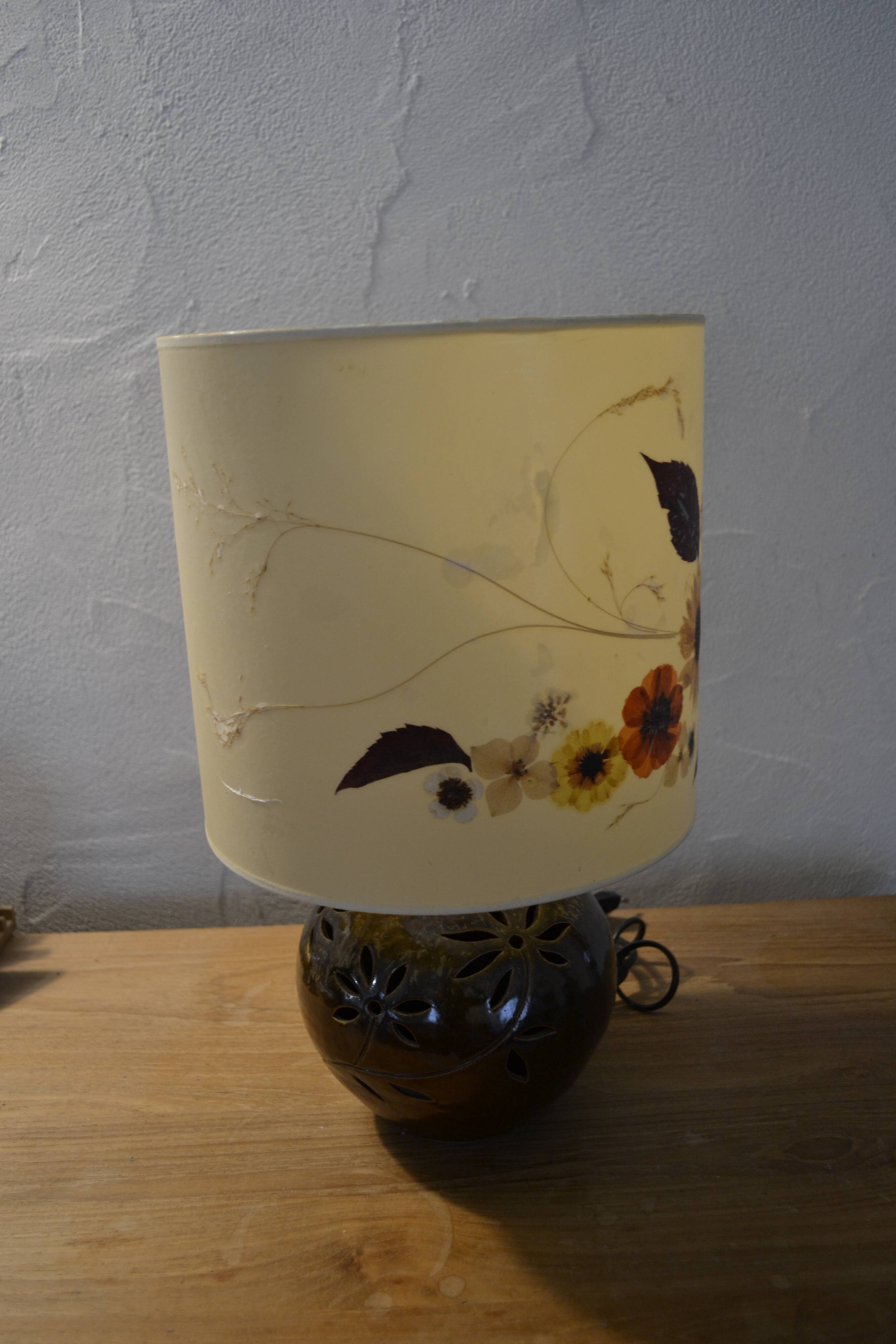 Openwork ceramic lamp