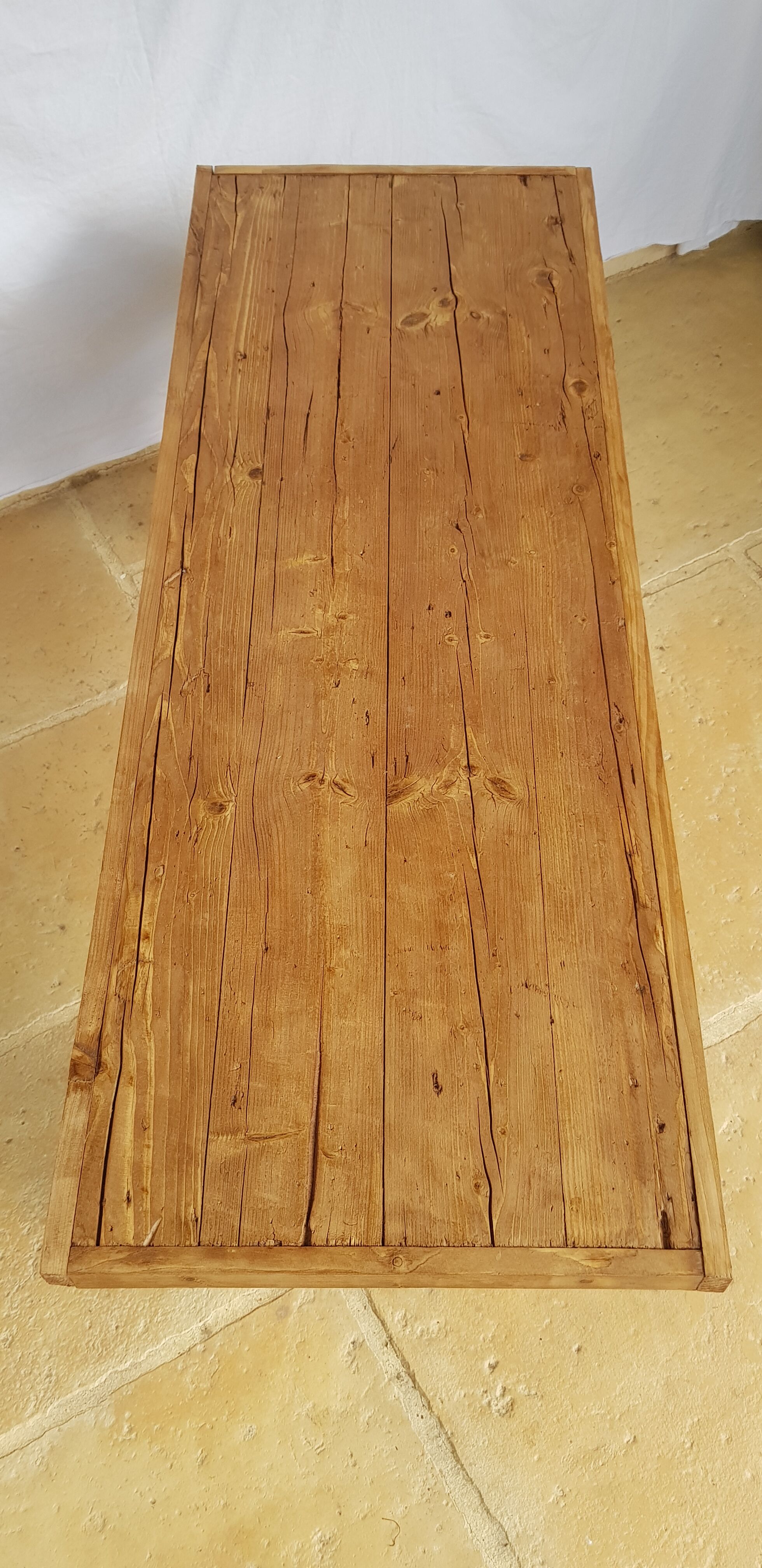 Table basse brutaliste