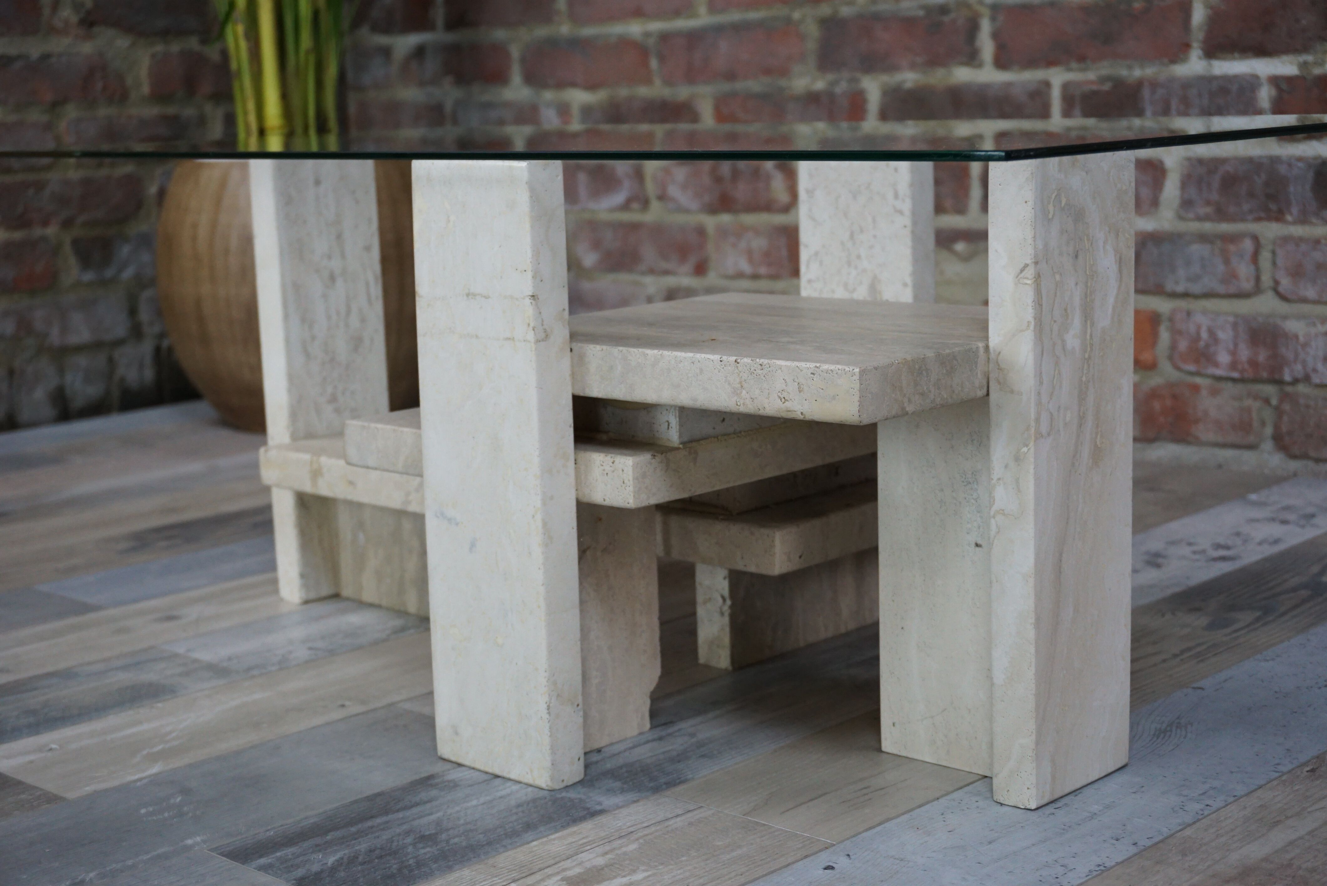 Table basse en travertin et verre design Willy Ballez