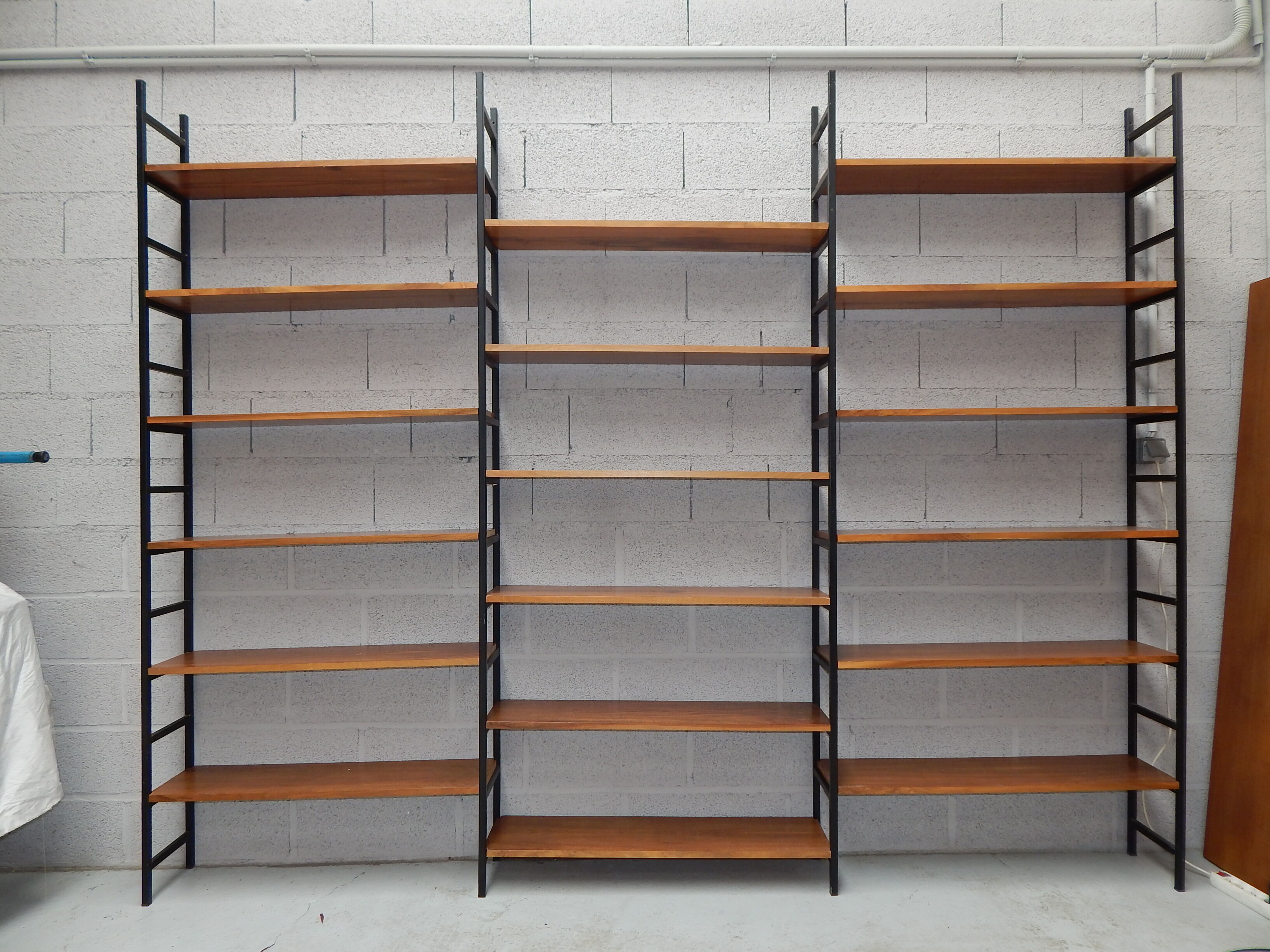 Étagère vintage scandinave