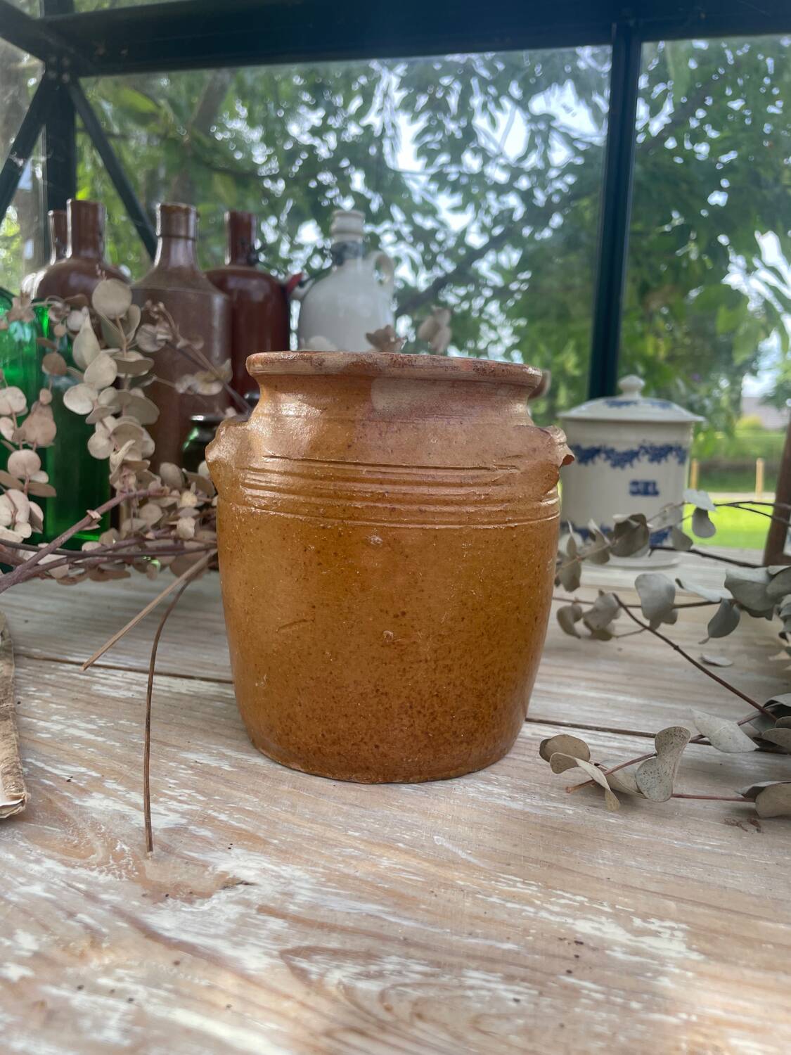 Stoneware pot
