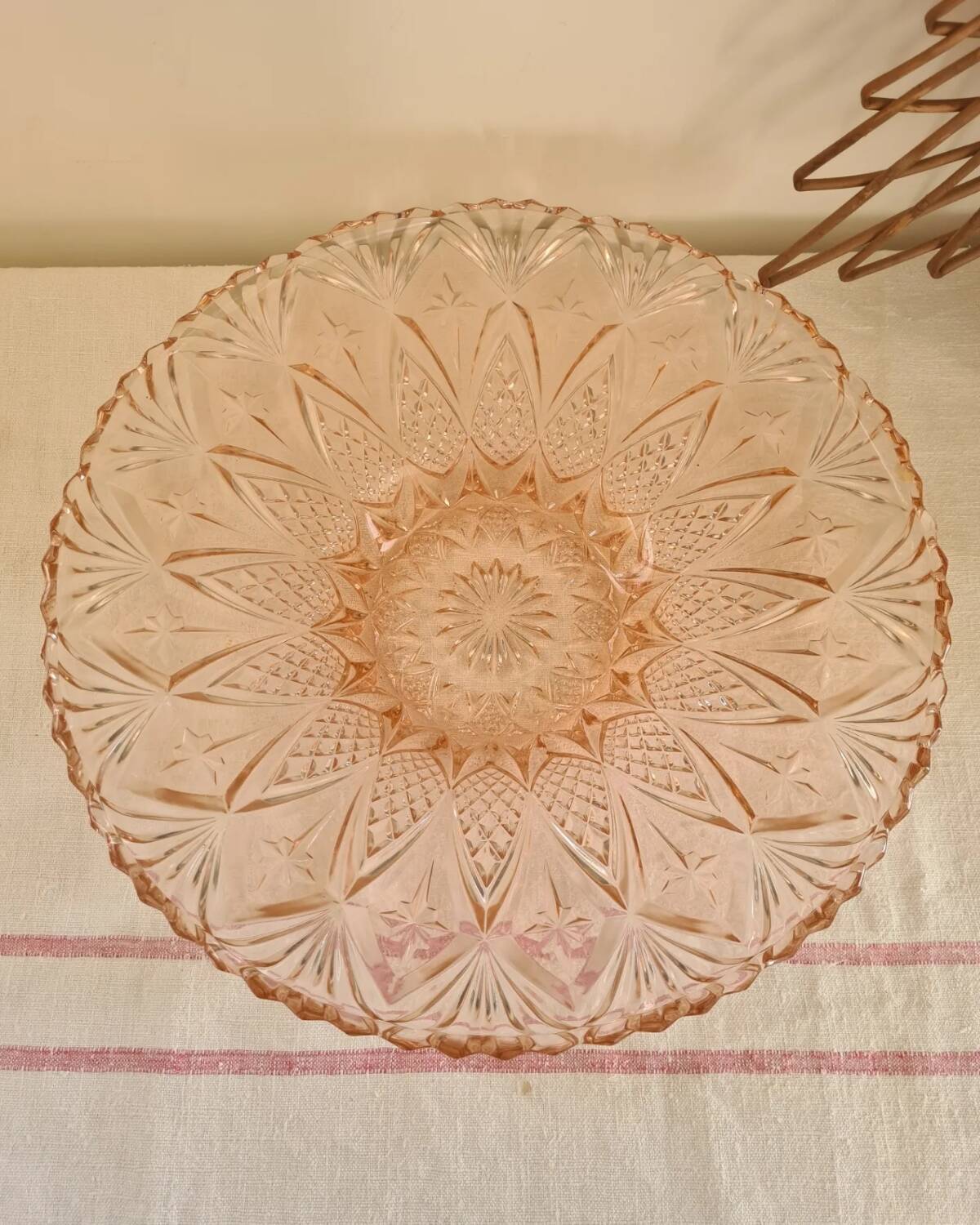 XL fruit basket pink glass