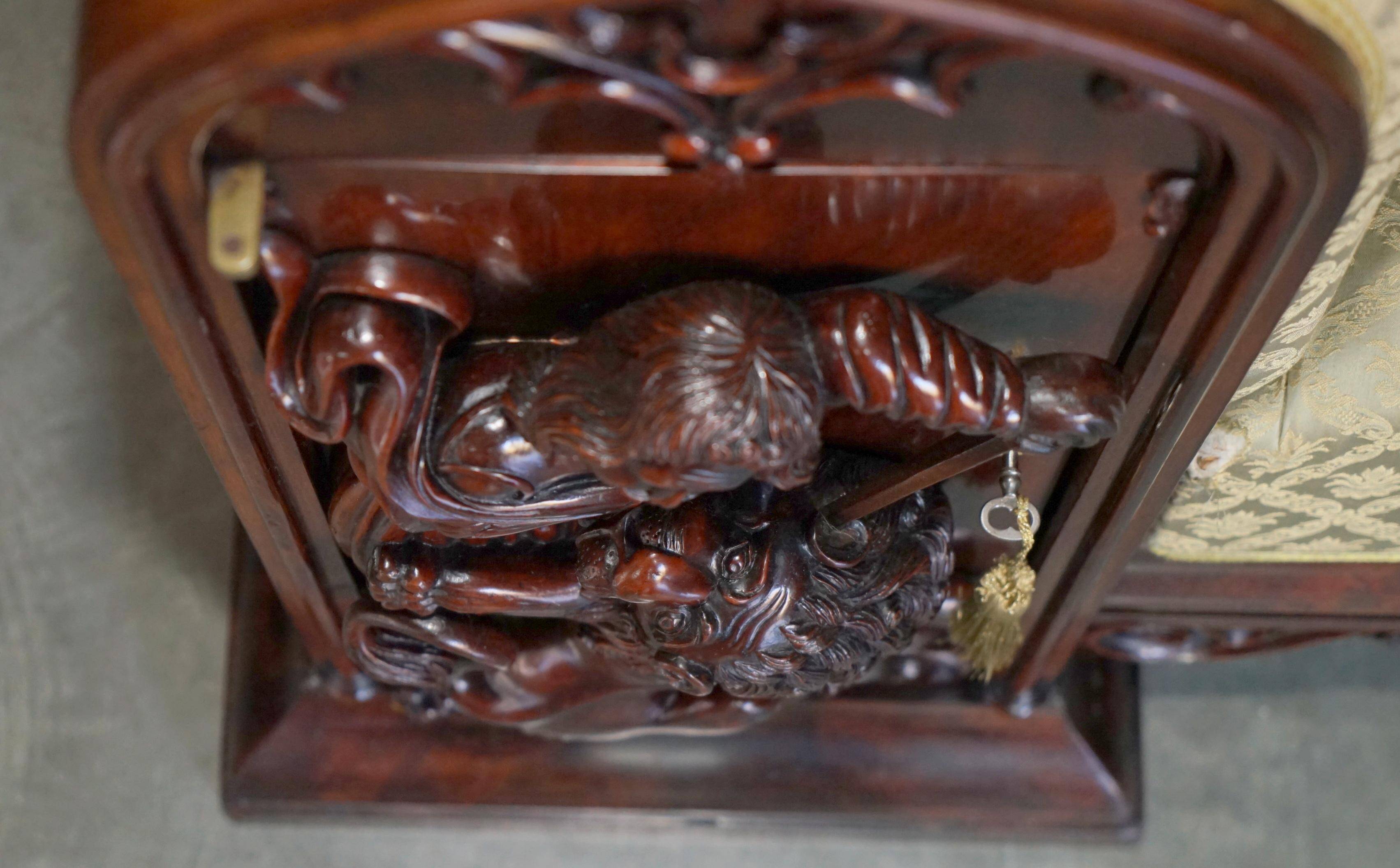 Canapé William IV en bois dur sculpté avec lions