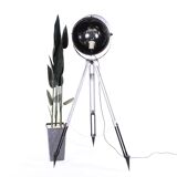 spot on metalic tripod