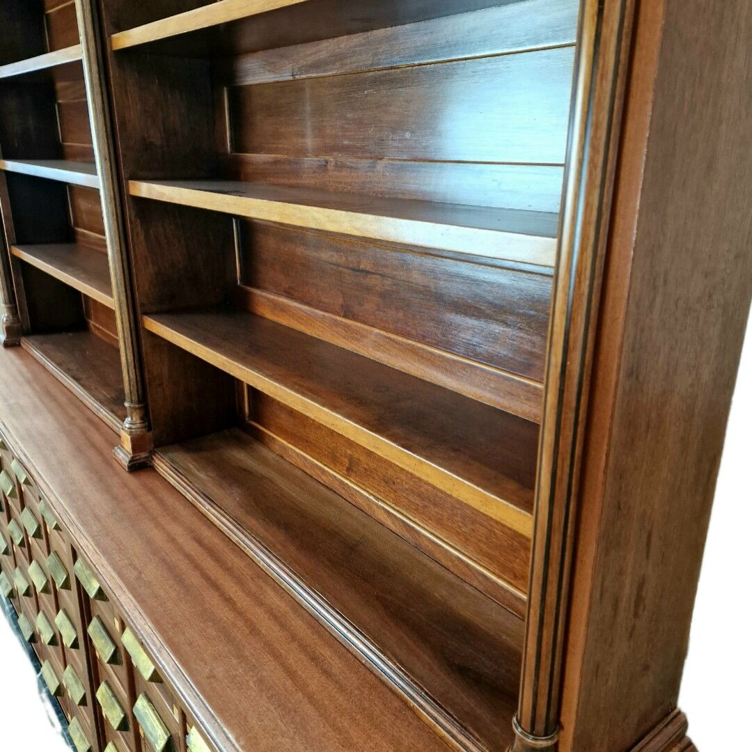 Grand cabinet d’apothicaire en acajou ancien, armoire de pharmacie Art Déco, bibliothèque