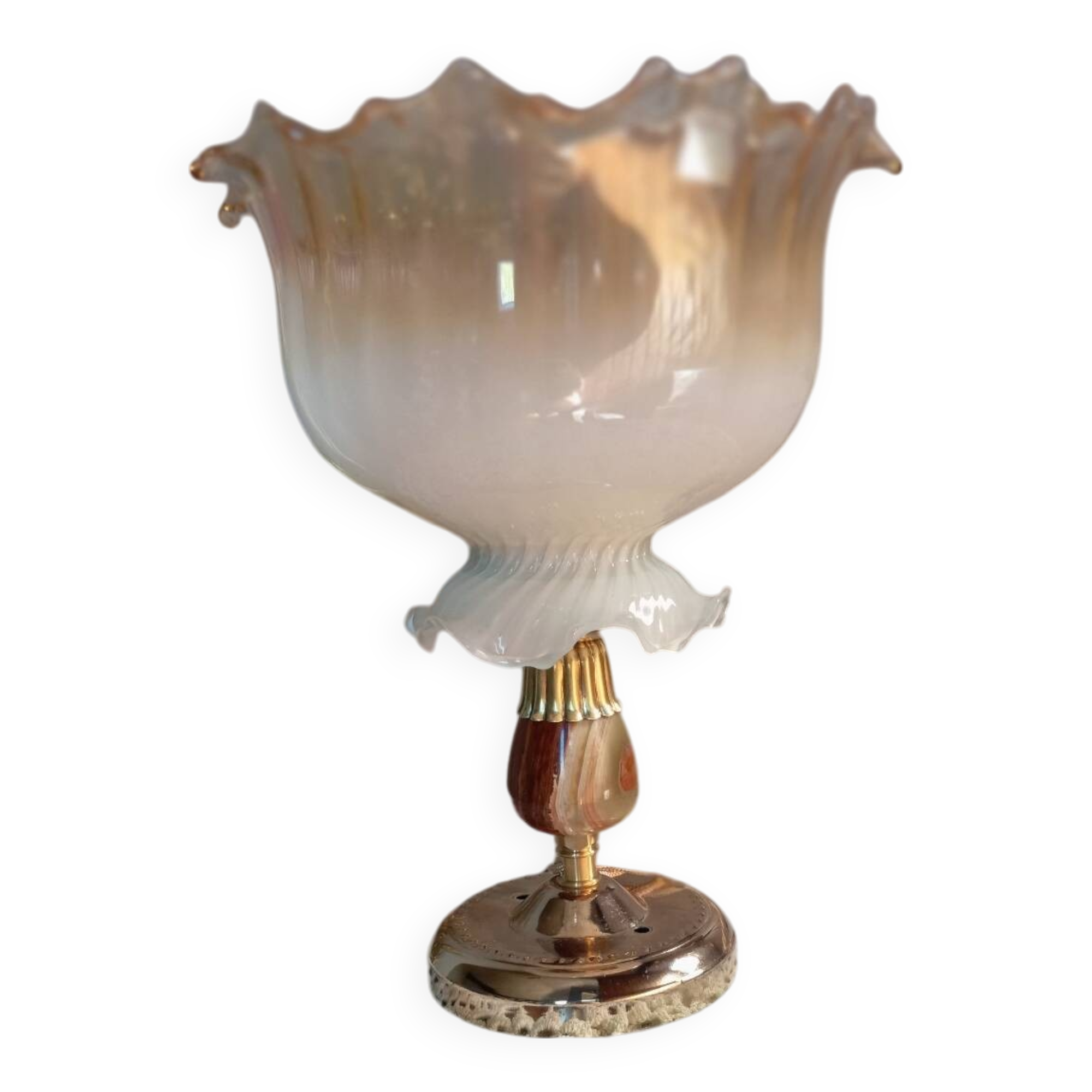 Vintage living room lamp with a granny chic atmosphere