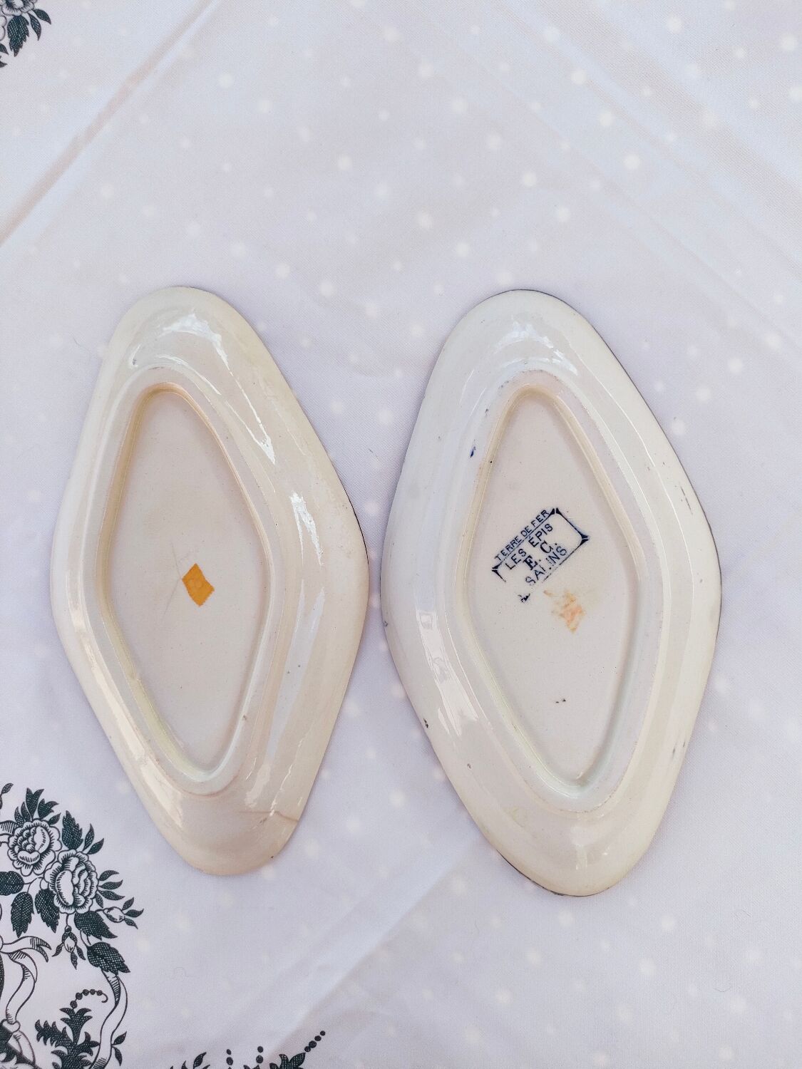 Set of two E.G Salins raviers