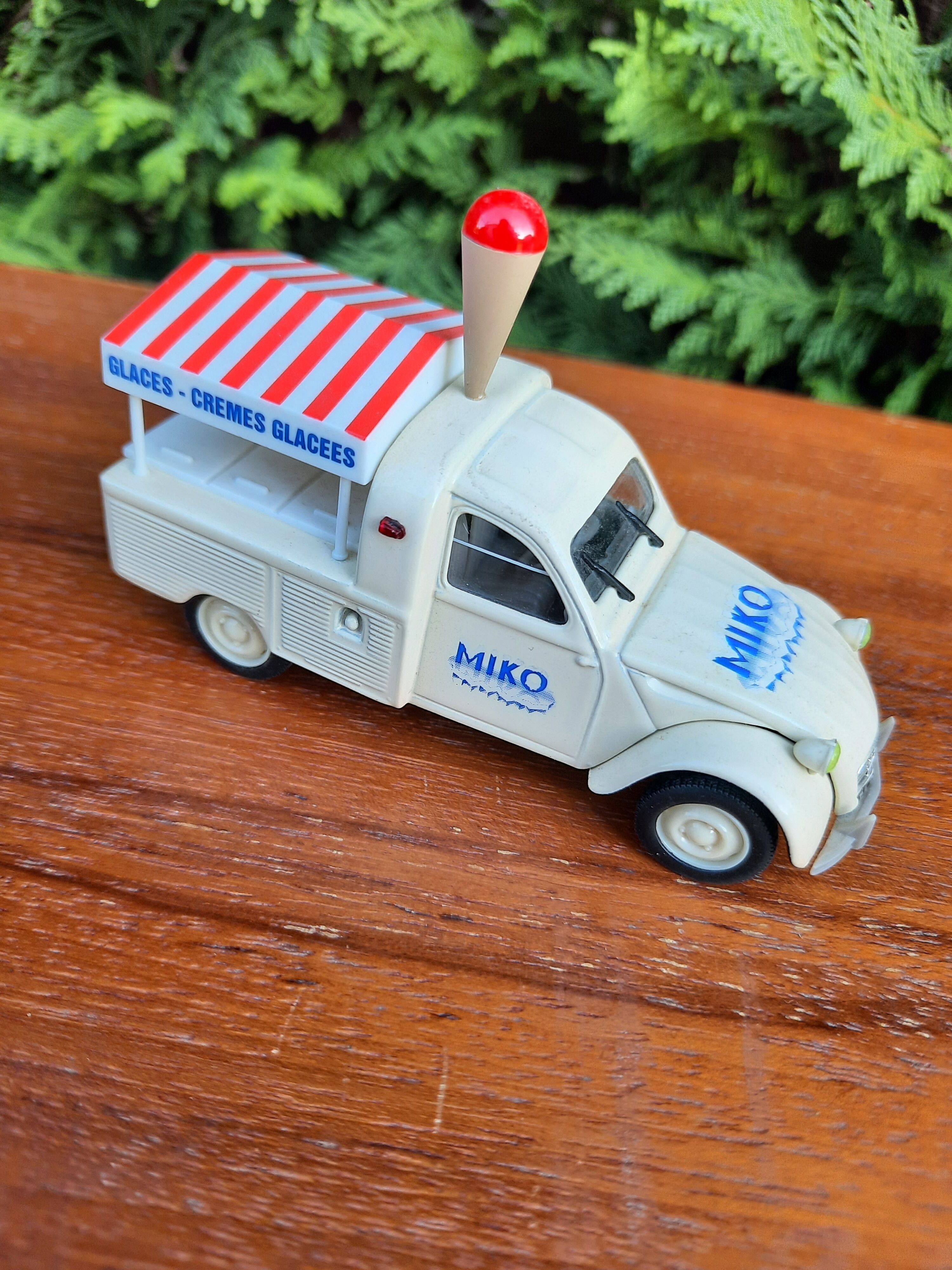Citroën 2 cv azu miko norev
