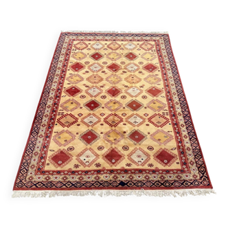 Handmade Pakistani rug