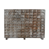 Industrial furniture with 100 metal lockers