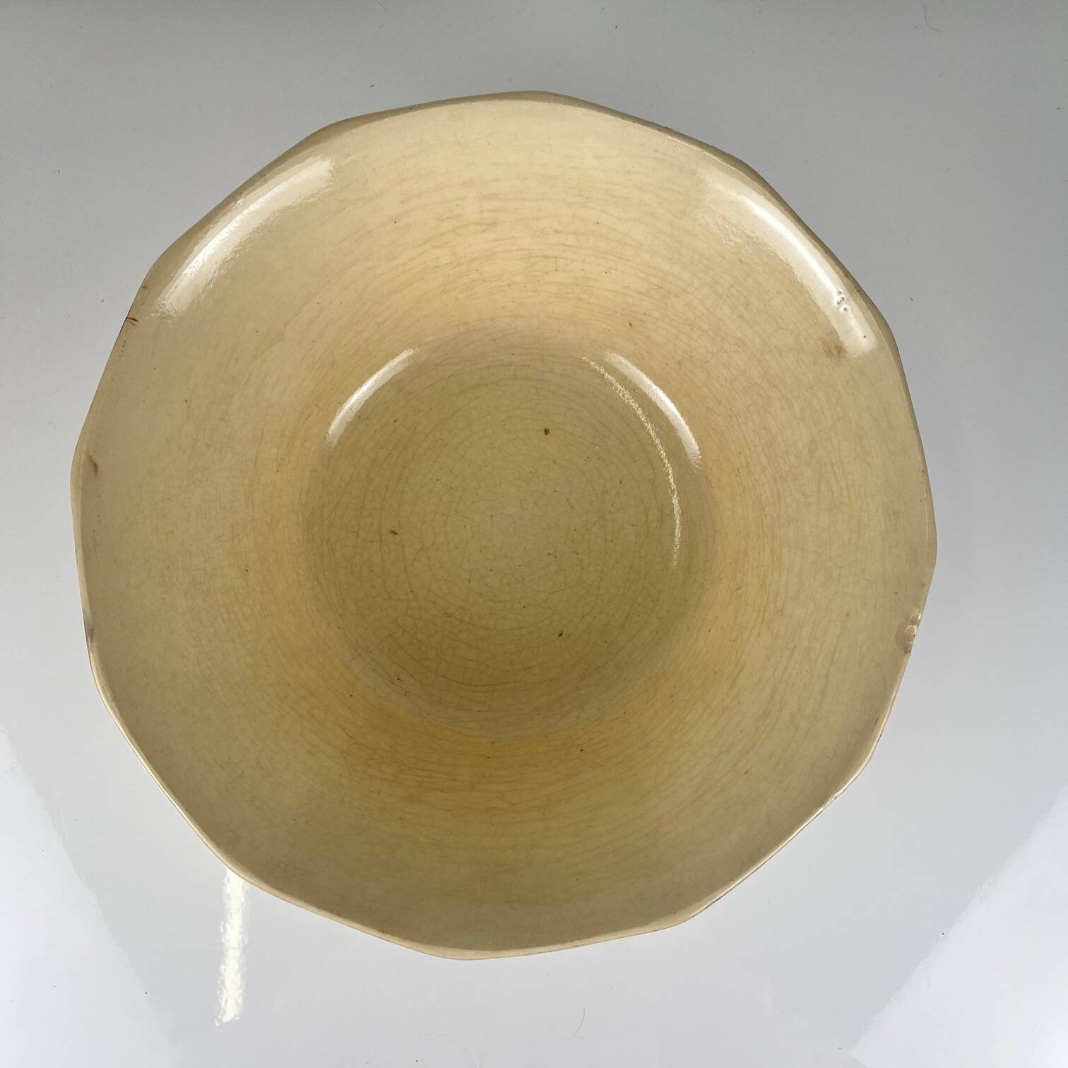 Sarreguemines salad bowl with flower pattern, first half of the 20th century.