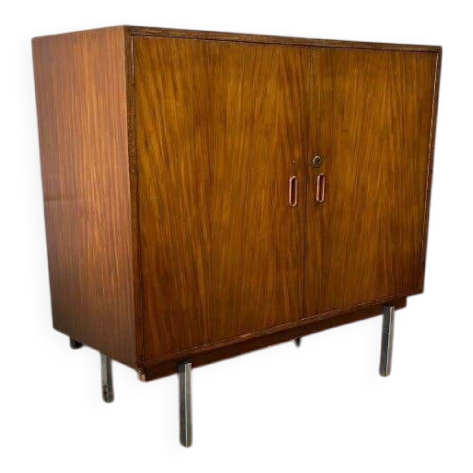 Commode vintage en bois sur pieds en acier