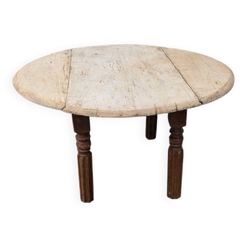 Round coffee table