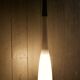 Suspension scandinave opaline et teck par Uno et Östen Kristiansson pour les éditions Luxus