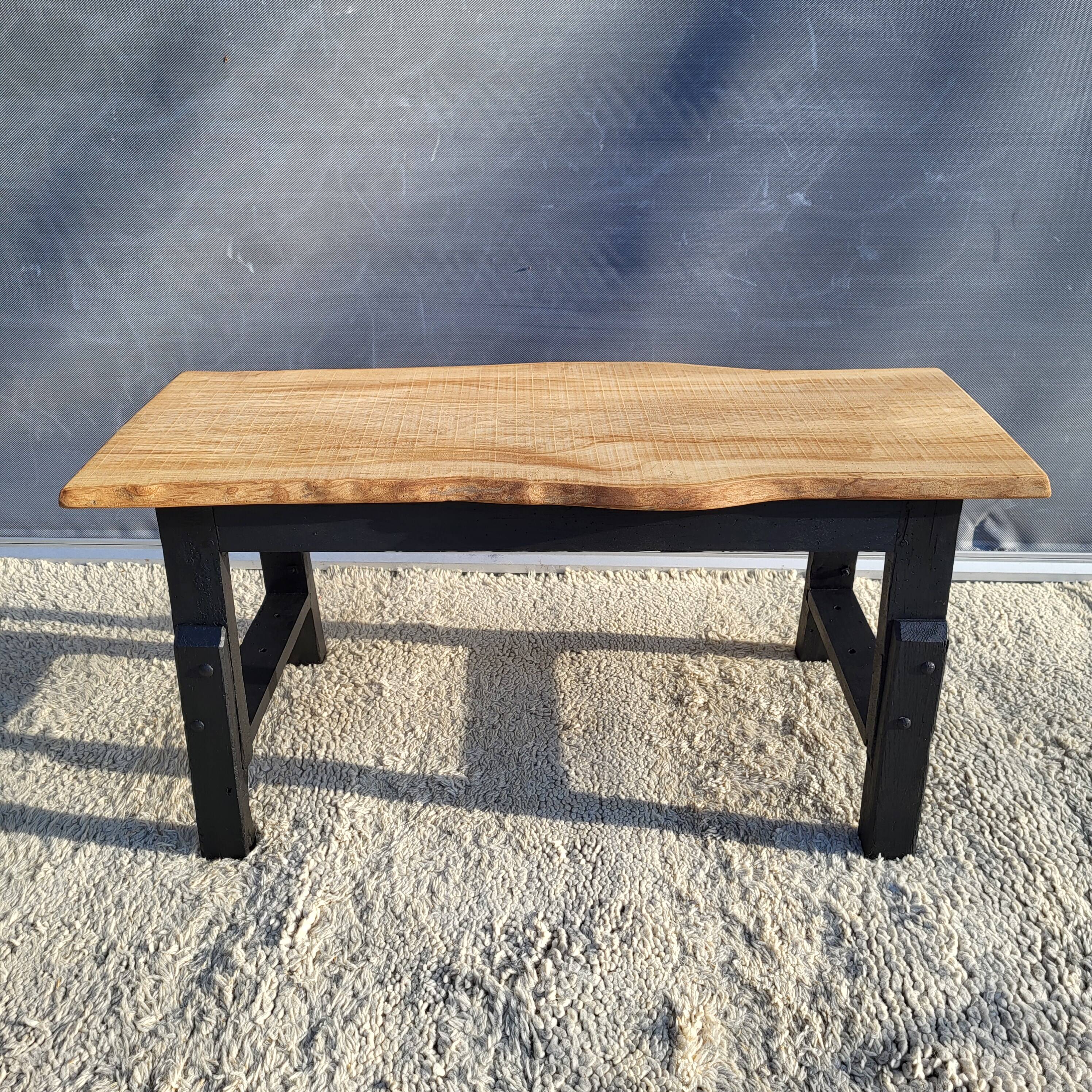Bicolour coffee table in solid oak with 19th-century legs • Unique piece "Raw"
