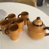 Teapot and cups set