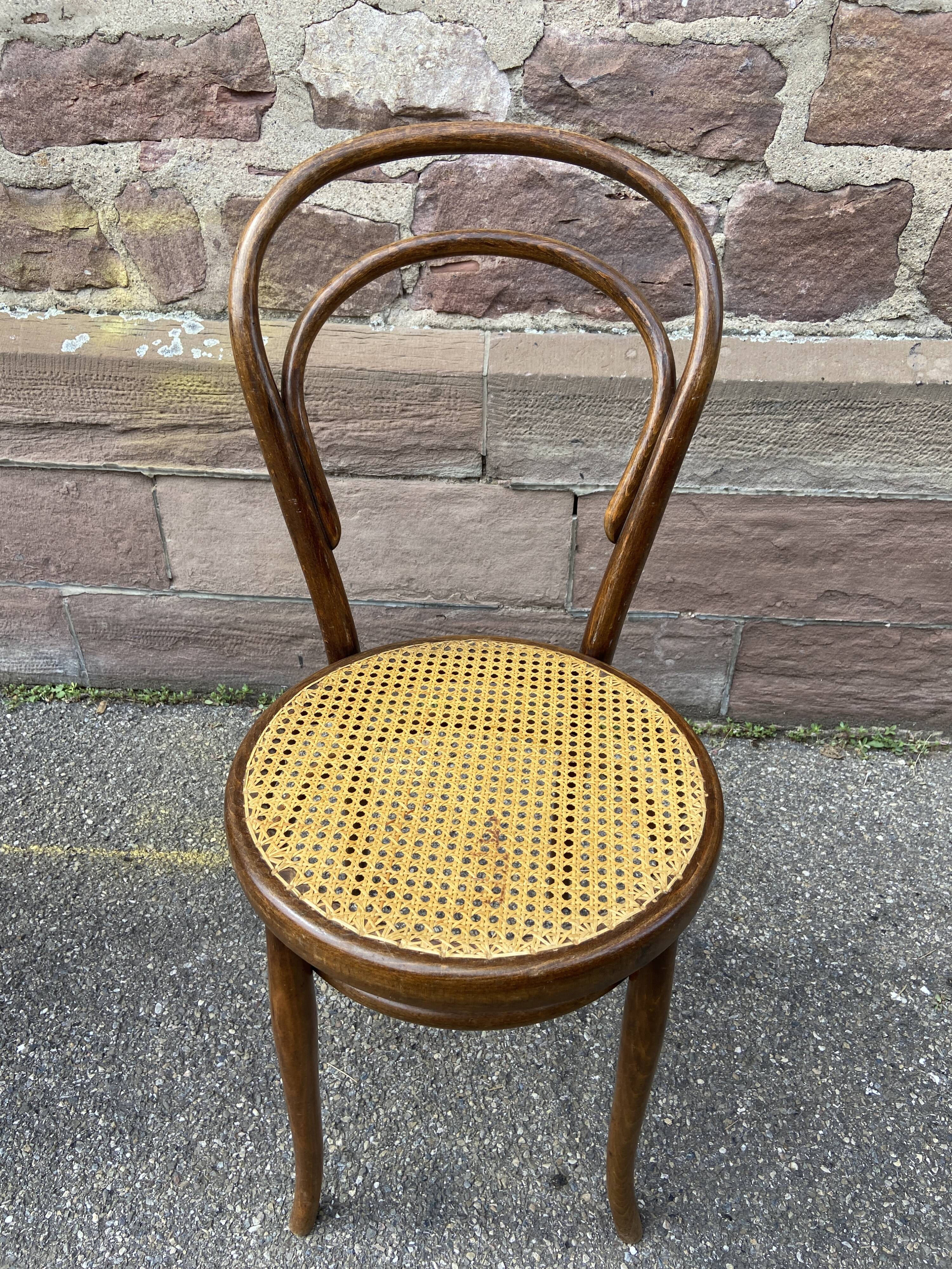 2 curved wood bistro chairs Fischel Thonet Nr 14